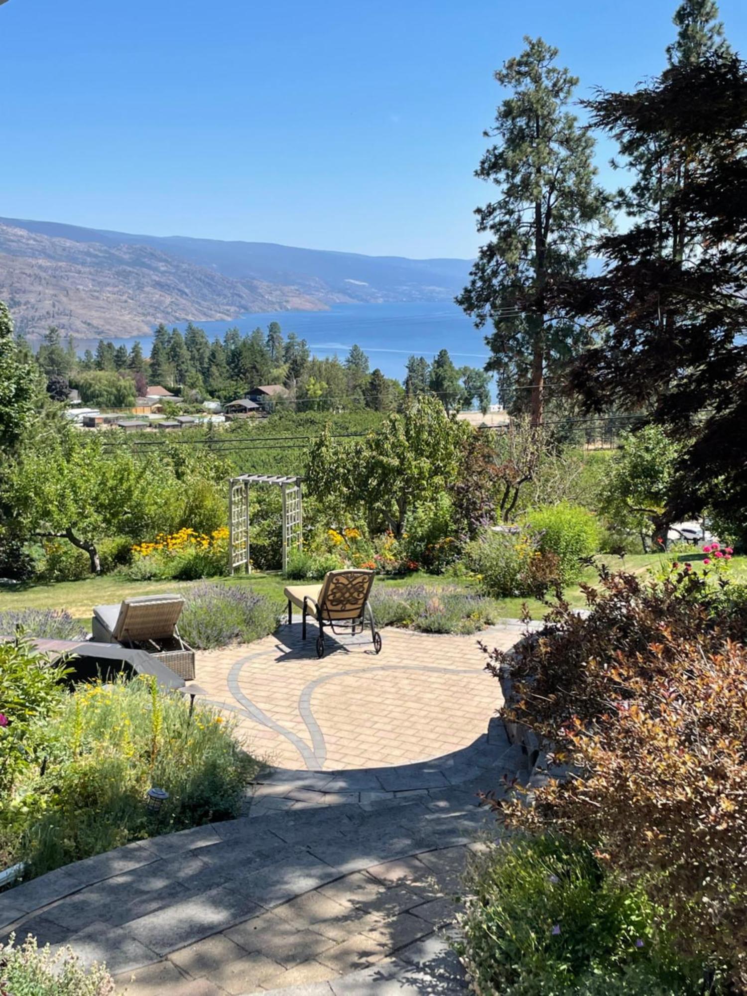 Lakeview Gardens B&B Peachland Esterno foto